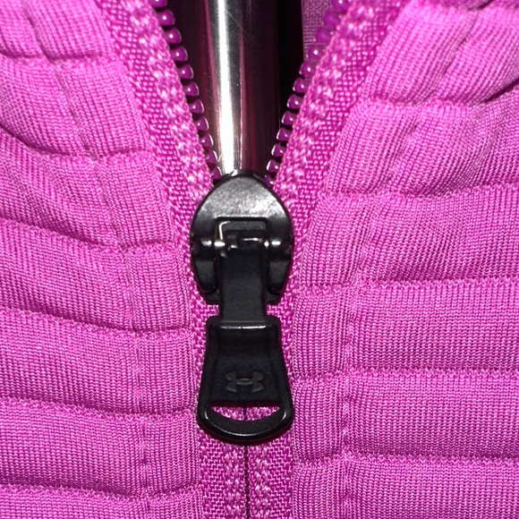 Under Armour Women's Vibrant Pink Fitted Vest - TPC Sawgrass. NWOT - Picture 4 of 9